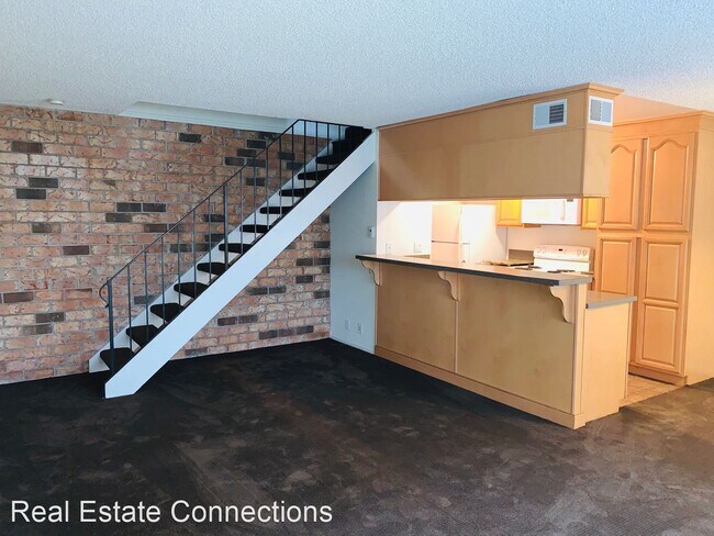 Building Photo - 321 Blossom Hill Rd