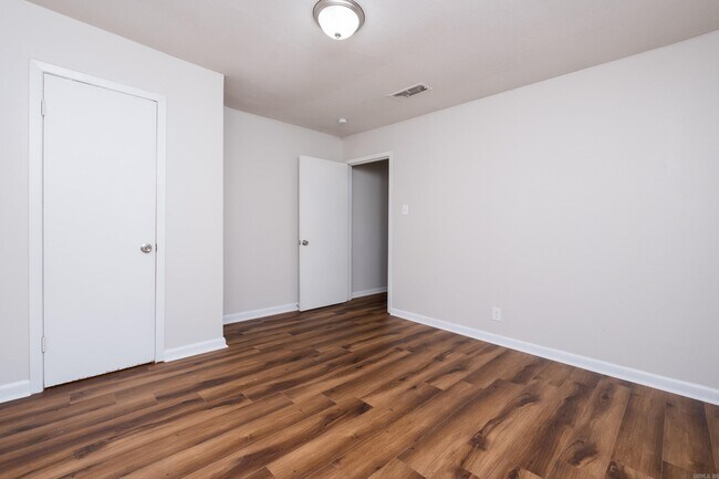 Building Photo - 1101 W Charles Bussey Ave
