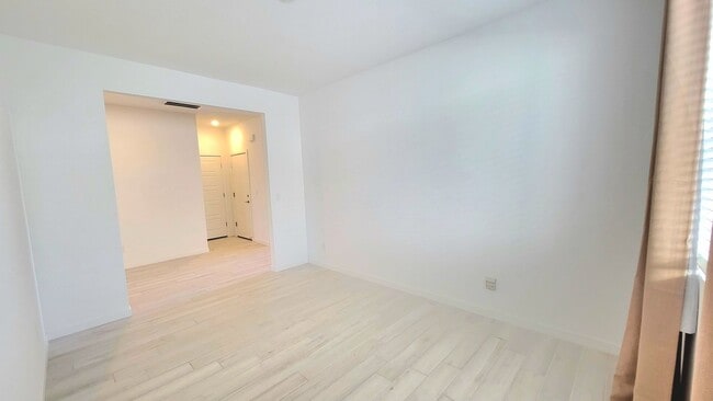 Building Photo - 5991 E Trevano Ave