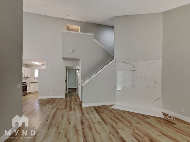 Building Photo - 4336 N Fox Point Dr