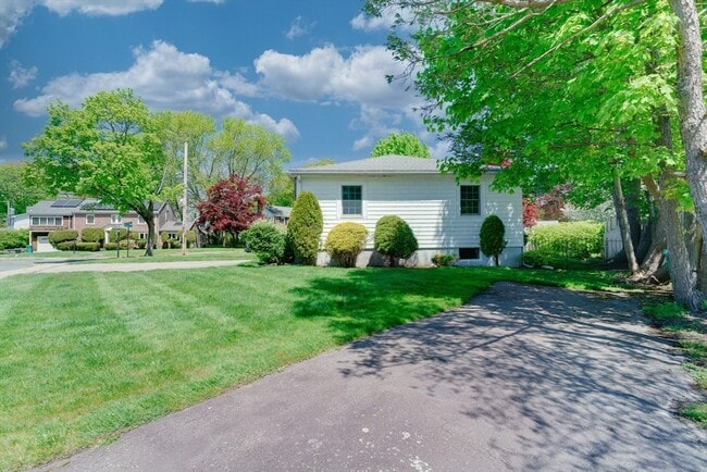 Building Photo - 24 Great Meadow Rd