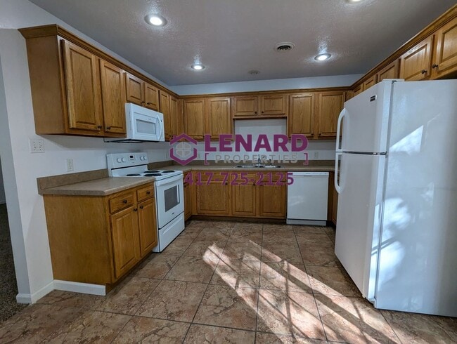 Building Photo - 3 Bedroom Home!