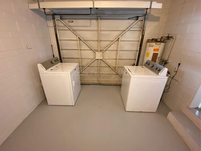 Building Photo - 256 E Crystal Lake St