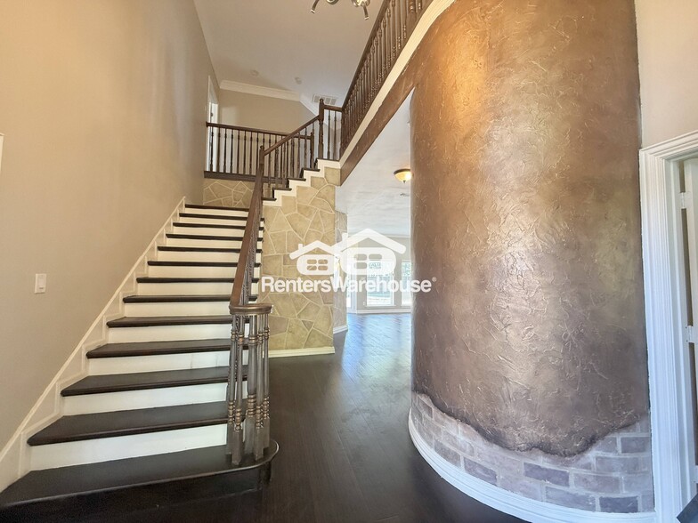 Building Photo - 9120 Nob Hill Dr