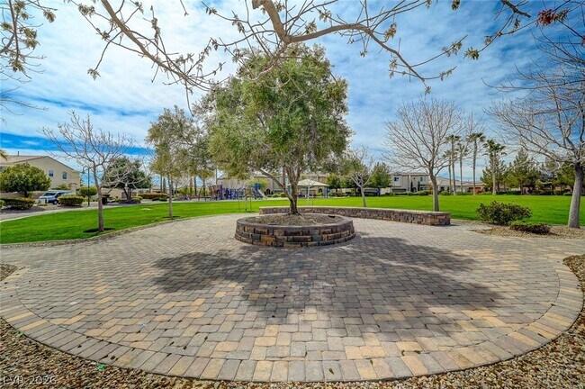 Building Photo - 121 Standing Stone St