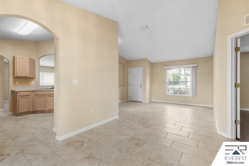 Building Photo - 57 Pin Oak Dr