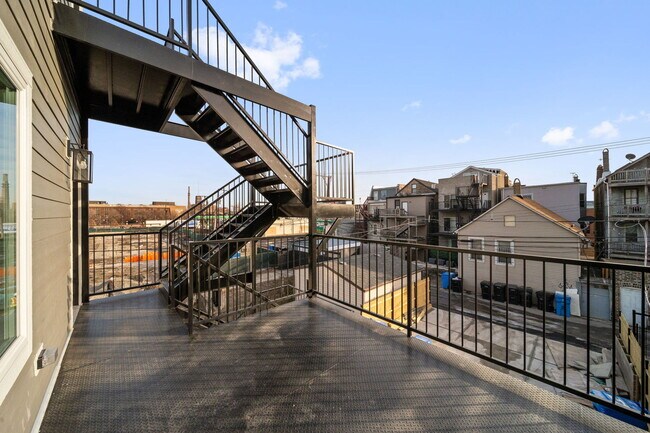 Building Photo - 1635 W 21st Pl