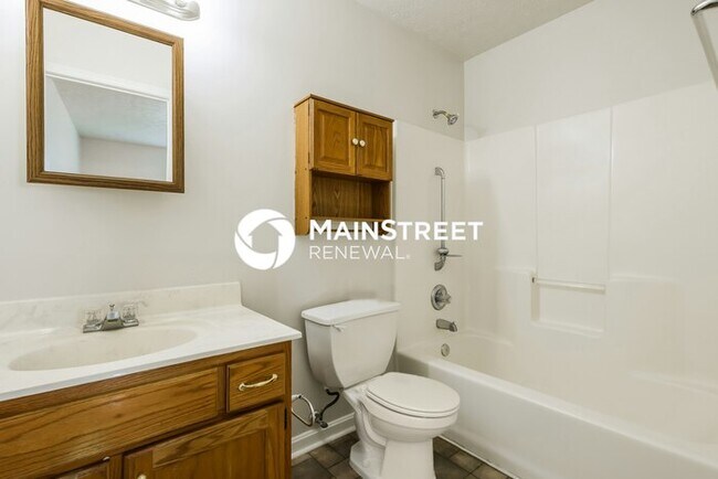Building Photo - 3 Bedroom Pet-Friendly Home in Louisville, KY with Main Street Renewal