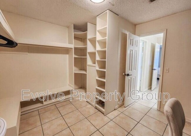 Building Photo - 81 Parkview Dr