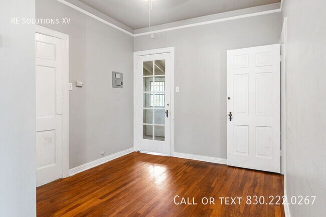 Building Photo - 336 E Lullwood Ave