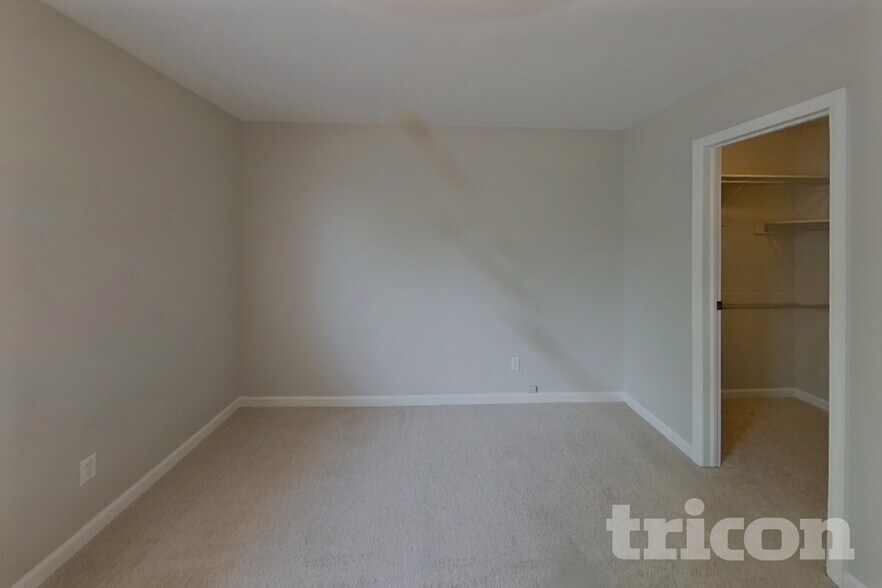 Building Photo - 5696 Preminger Dr