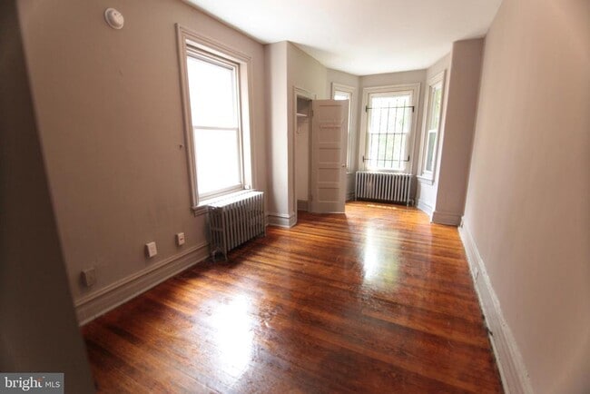 Building Photo - 1516 W Montgomery Ave
