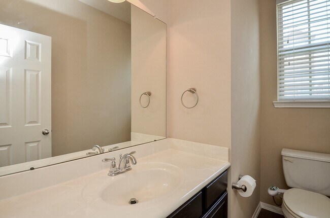 Building Photo - 3307 Home Point Dr