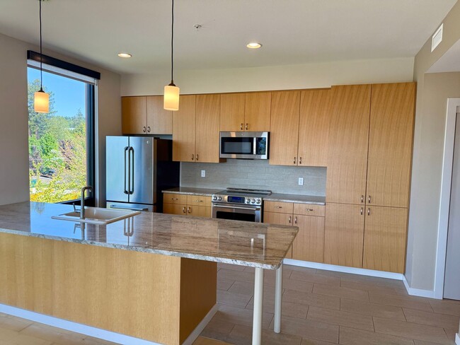 Building Photo - Architecturally Significant High End Unit-...