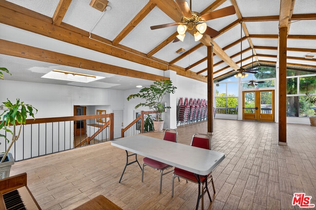 Building Photo - 394 Miraleste Dr