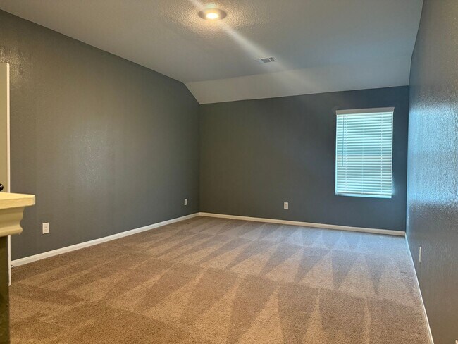 Building Photo - Spacious 5-Bed, 3-Bath Home in Brookmill –...