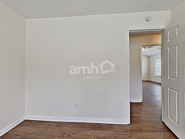 Building Photo - 7132 New Dale Rd