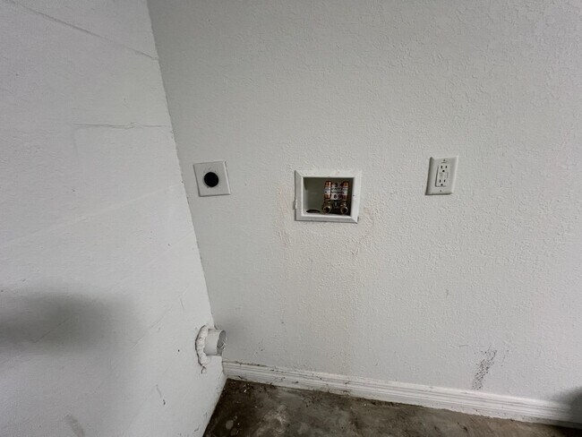 Building Photo - AMAZING 3 BD/2BA Home in Beautiful Ocala!!!