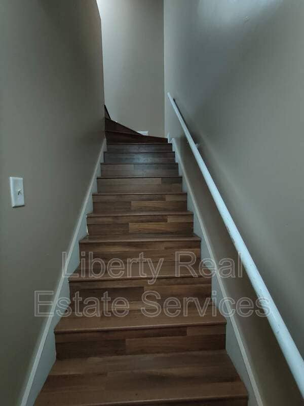 Building Photo - 709 Edgewood Ct