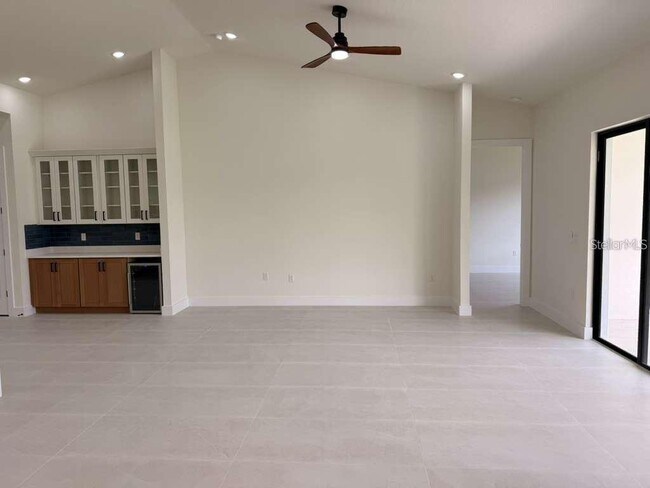 Building Photo - 10426 Live Oak Rd