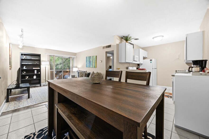 Building Photo - 1700 SW 16th Ct