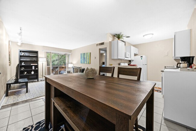 Building Photo - 1700 SW 16th Ct