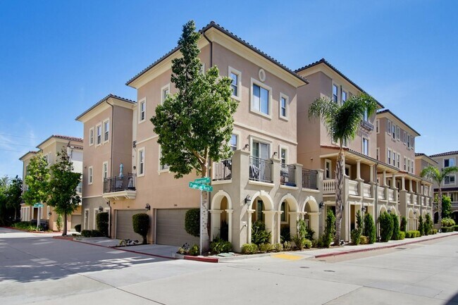 Building Photo - 8874 Promenade N Pl