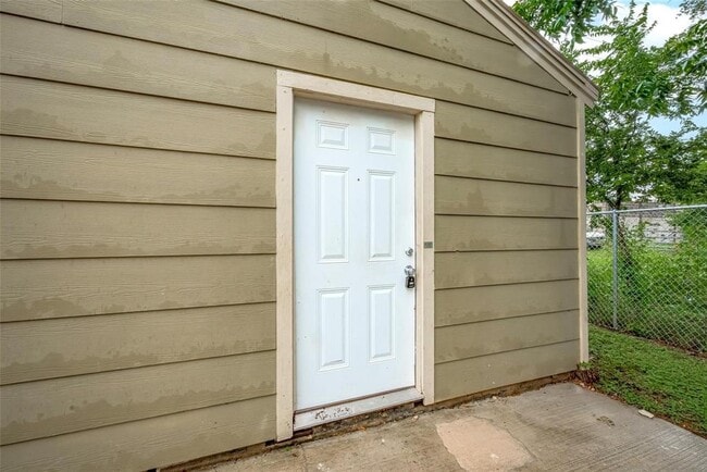 Building Photo - 5118 Plum Dr