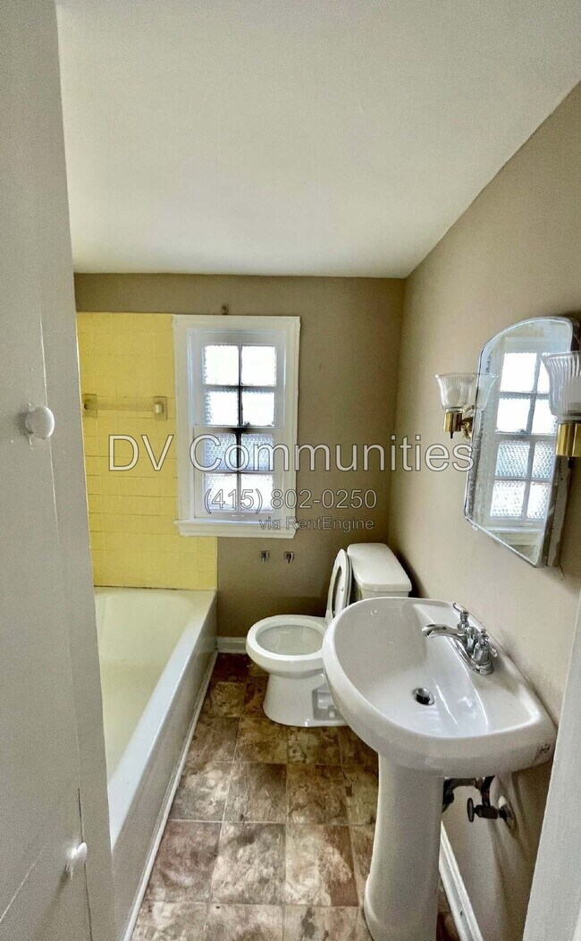 Building Photo - 3638 Lindholm Rd