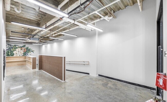 Building Photo - 400 W Broadway