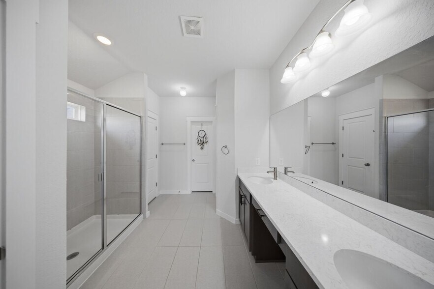 Building Photo - 8007 Chasemont Ct