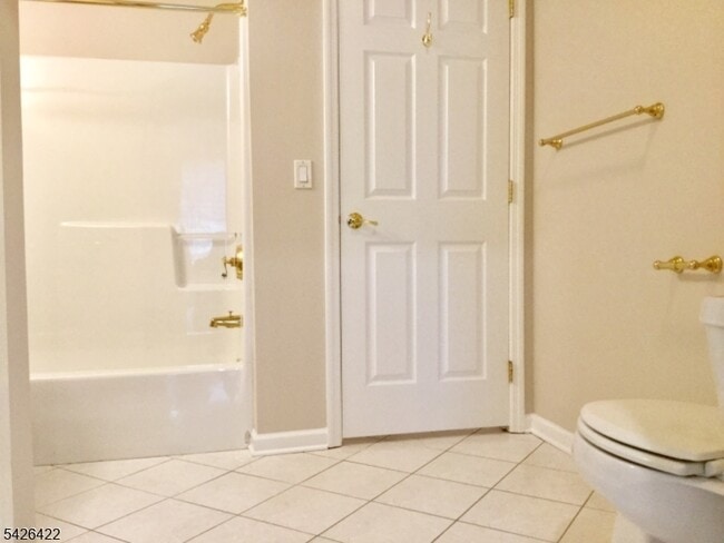 Building Photo - 2112 Clinton Ln