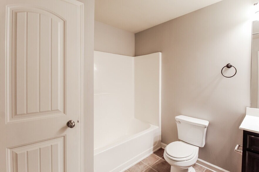 Building Photo - 1214 Heartwood Ave