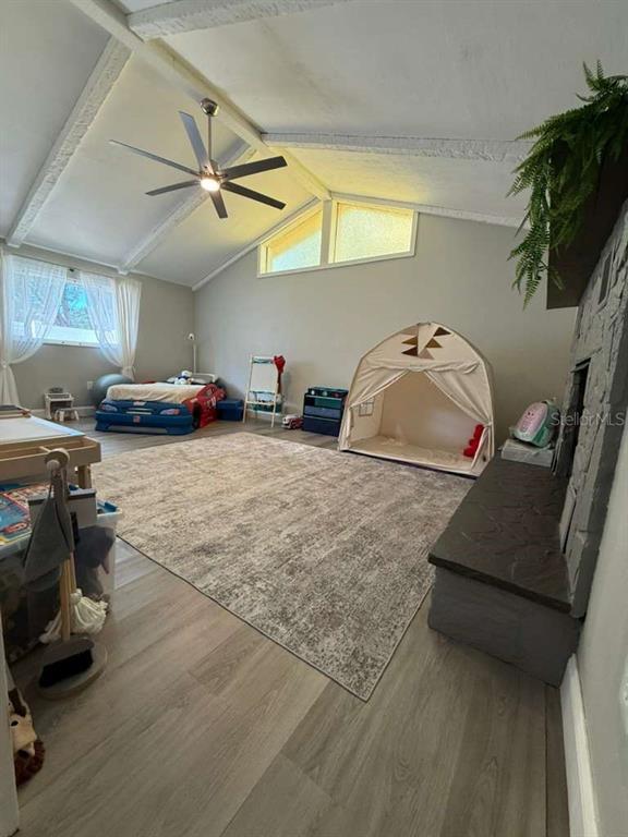 Building Photo - 2021 Valley Dr