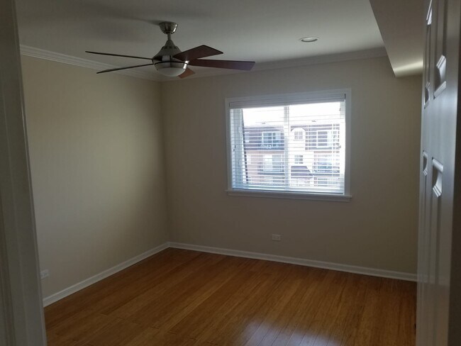 Building Photo - 9480 Bay Colony Dr