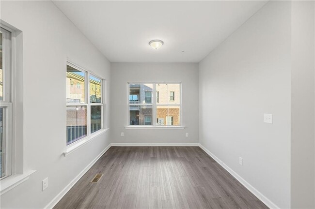 Building Photo - 318 Commons Ave