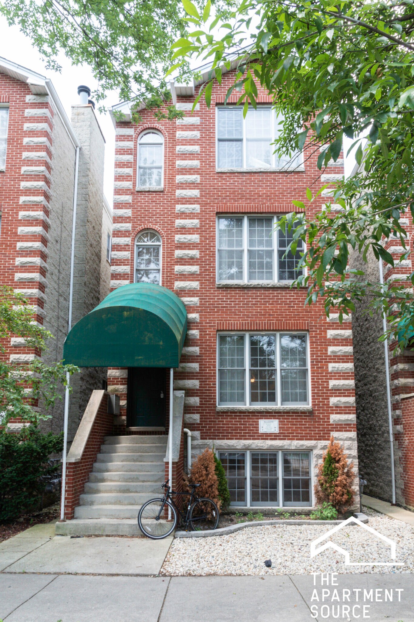 Building Photo - 918 N Paulina St