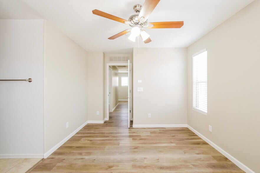 Building Photo - 3707 W Thalia Ct