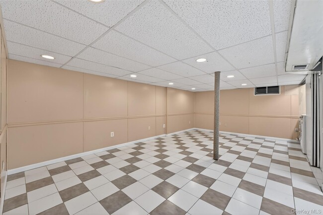 Building Photo - 62-47 Douglaston Pkwy