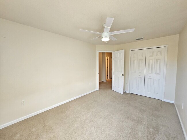 Building Photo - Large Melbourne Townhome