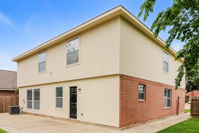 Building Photo - 15503 Gallant Ct