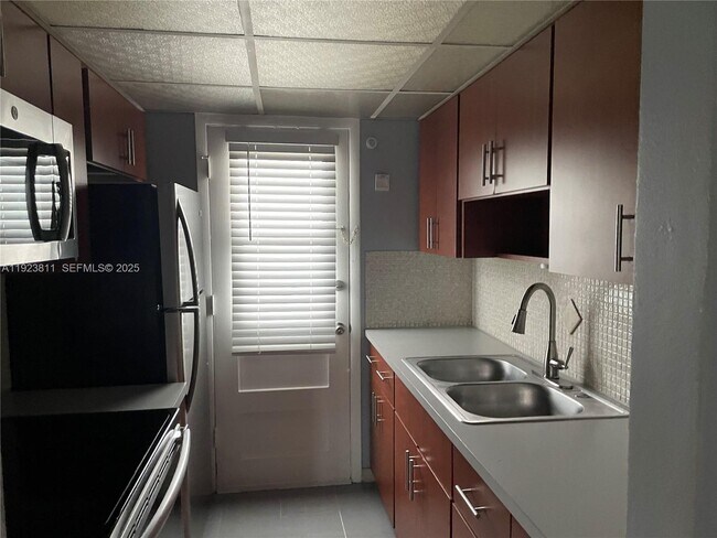 Building Photo - 1475 NE 125th Terrace