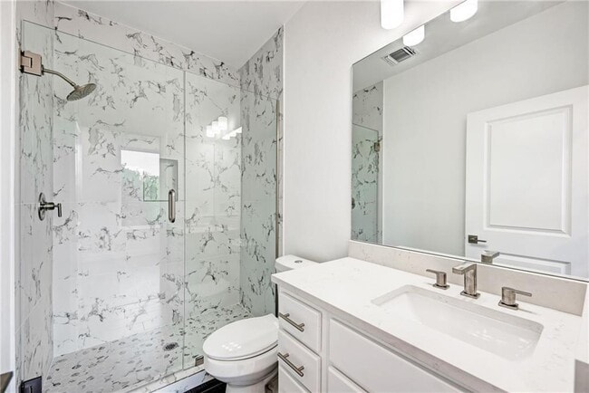 Building Photo - 6111 Begonia Cir