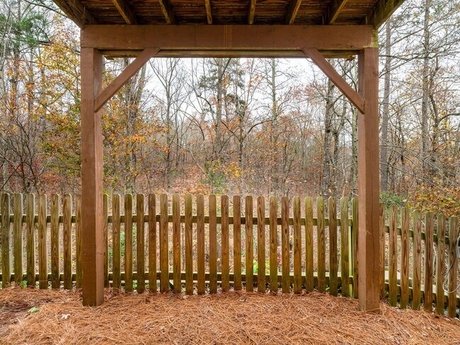 Building Photo - 2 Bedroom 2 Bath Townhome with Unfinished Basement