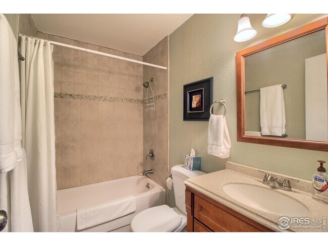 Building Photo - 855 W Moorhead Cir