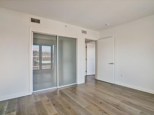 Building Photo - 2125 Bryant St