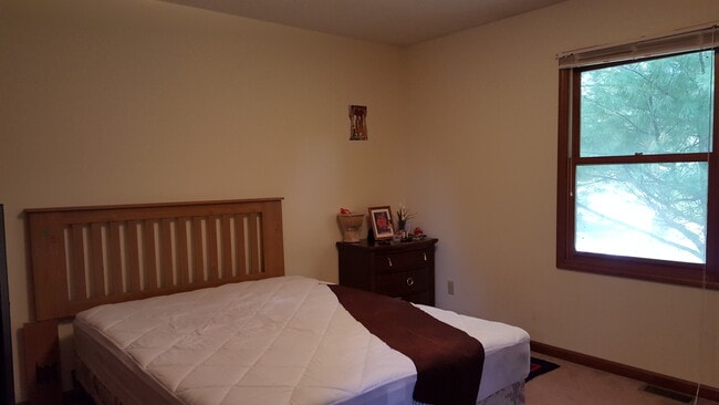 Building Photo - Highland Village - 3 bedroom 2 bath Home!