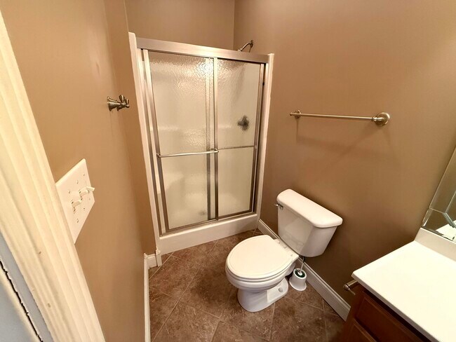 Building Photo - 98 Melrose Dr