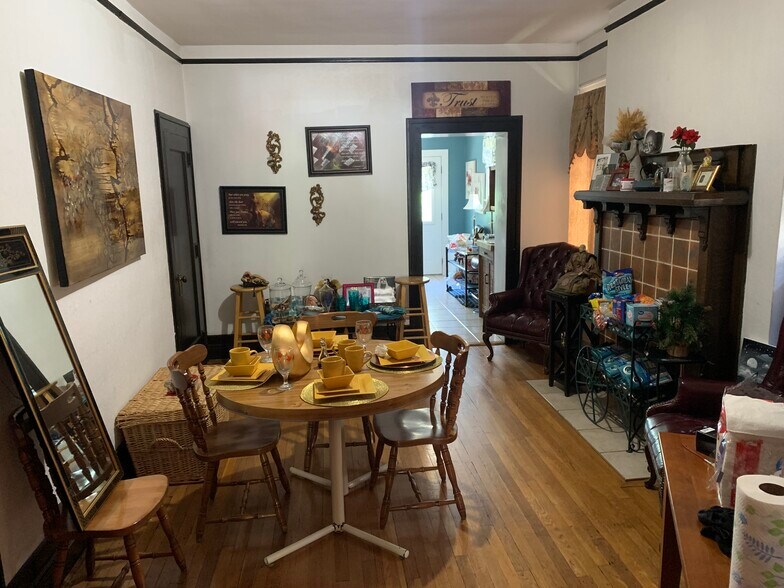 Building Photo - 418 Edgemont St