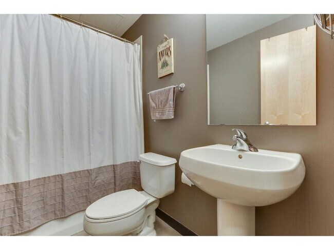 Building Photo - 730 N 4th St